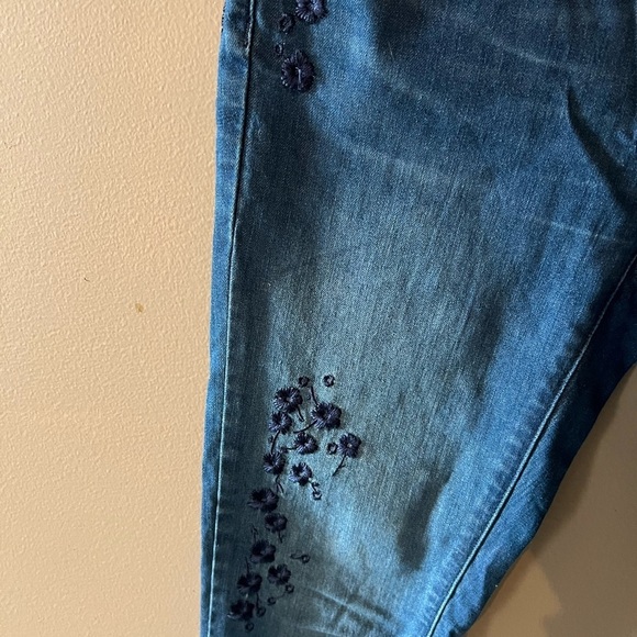 Michael Kors Embroidered Izzy Skinny Jeans - Picture 3 of 6